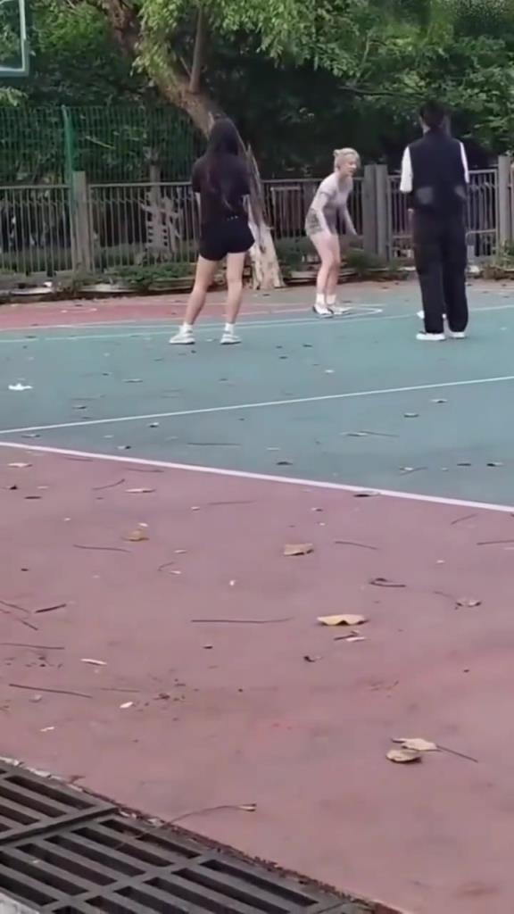 上來就背打女生的男人，真的活該沒有女朋友啊
